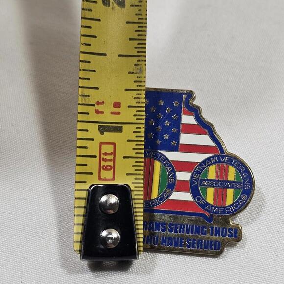 Vintage US Military Vietnam Veterans Of America Georgia Shaped USA Flag Hat Pin - Picture 2 of 3